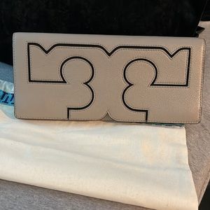 Tory Burch Logo Clutch